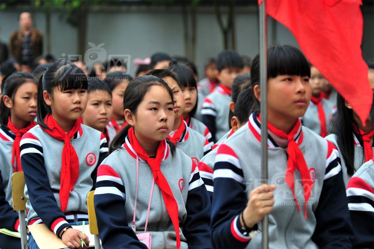 571068