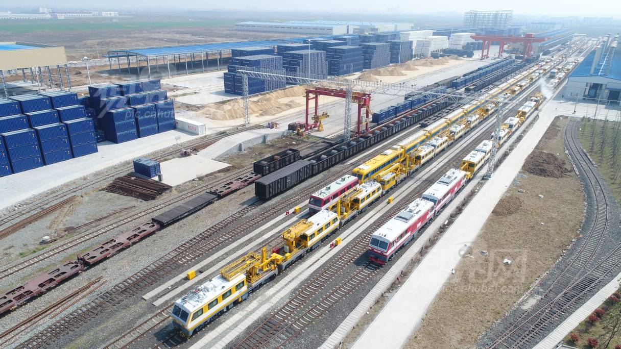 571073