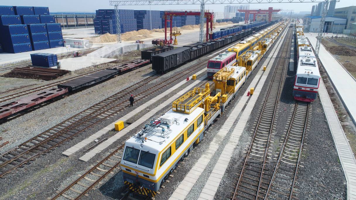 571076