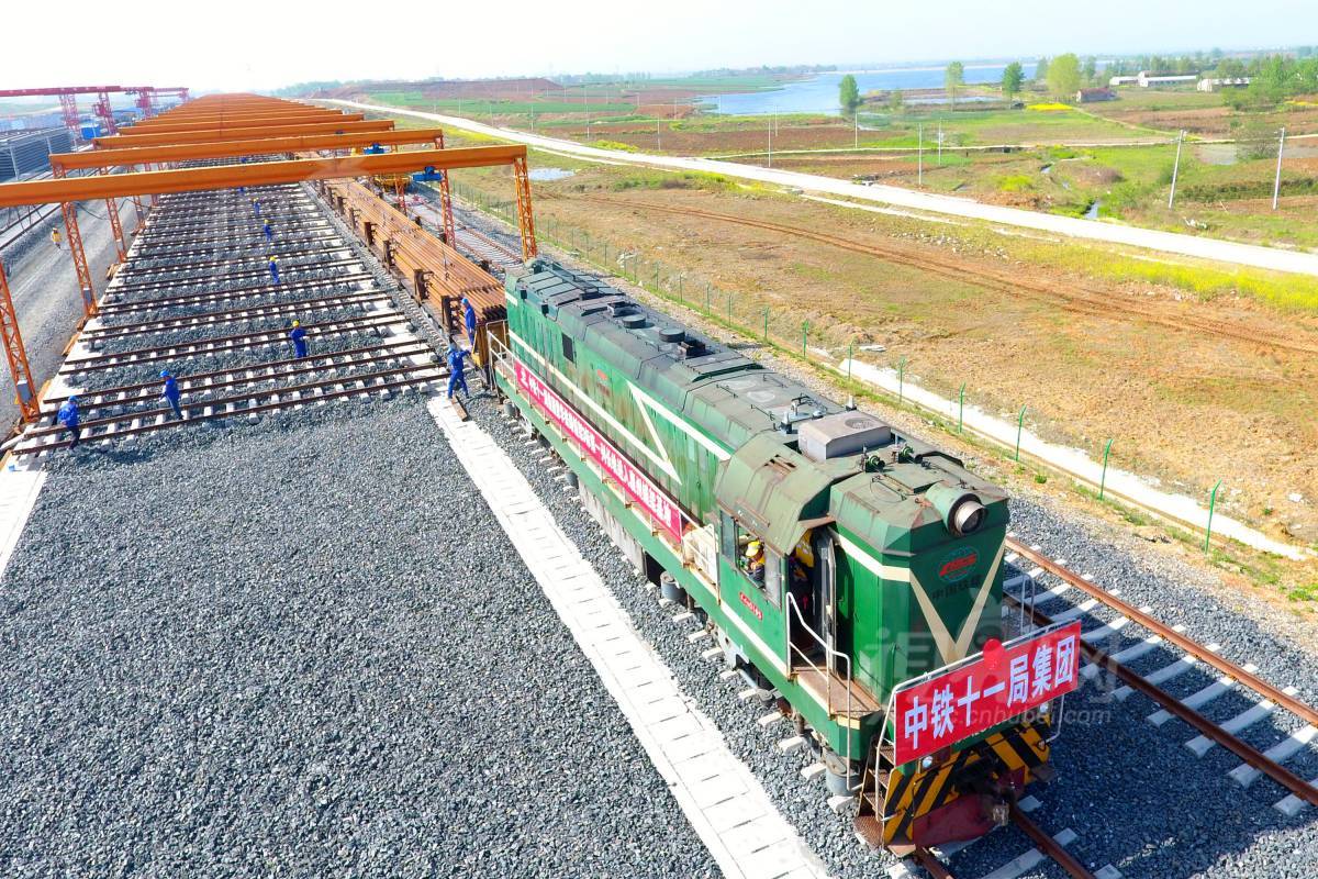 572229