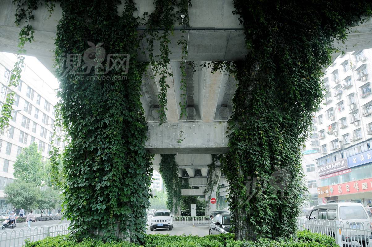 575185