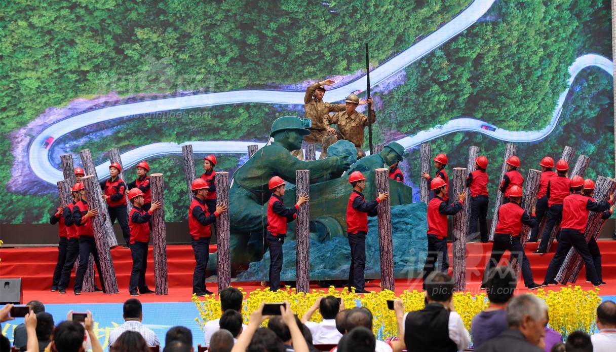 582763