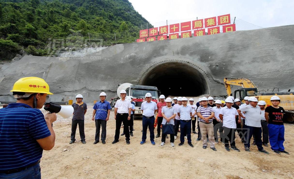 583257