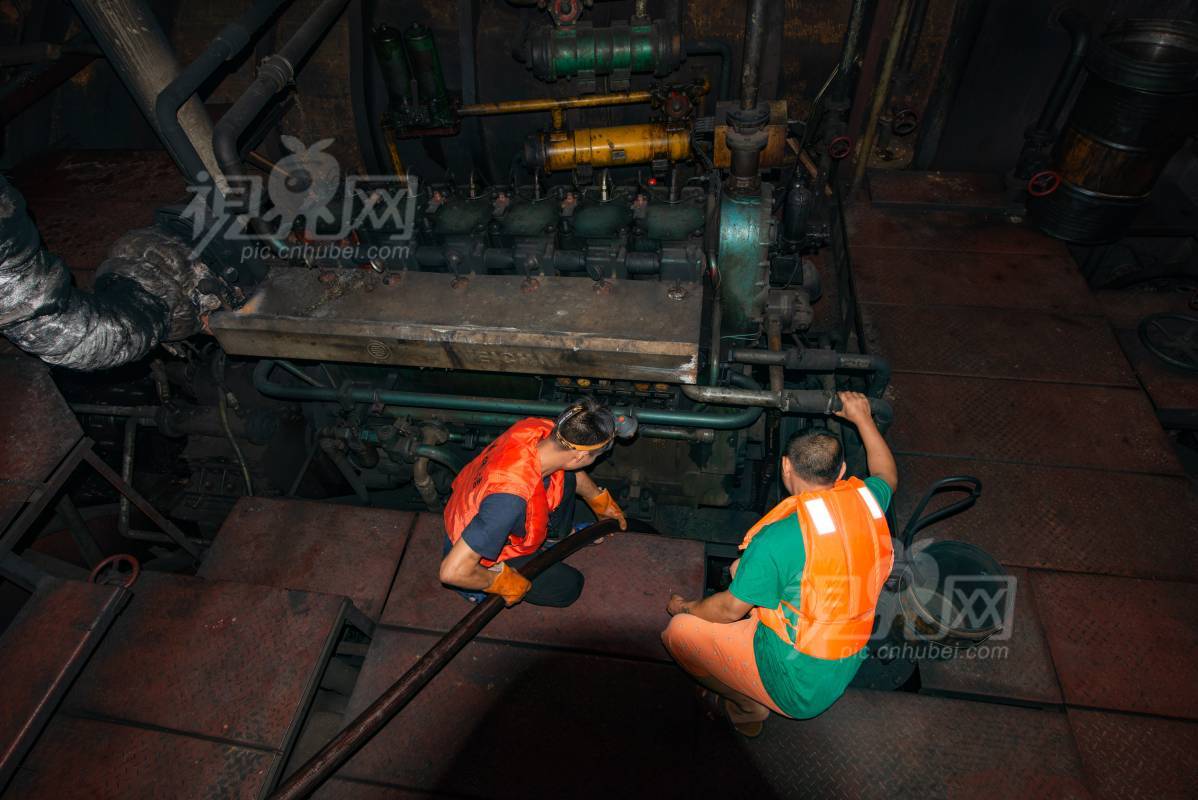 587114