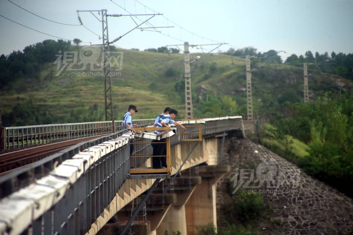 591103
