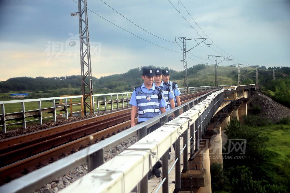 591105