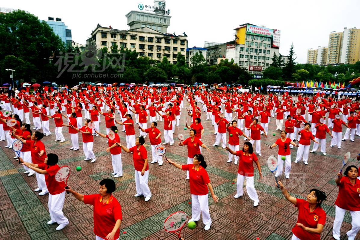 592439