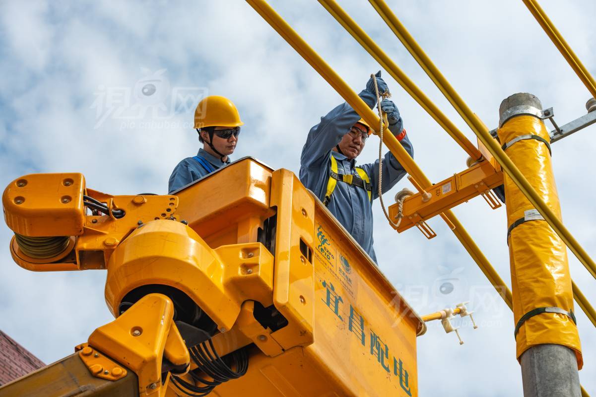 592580