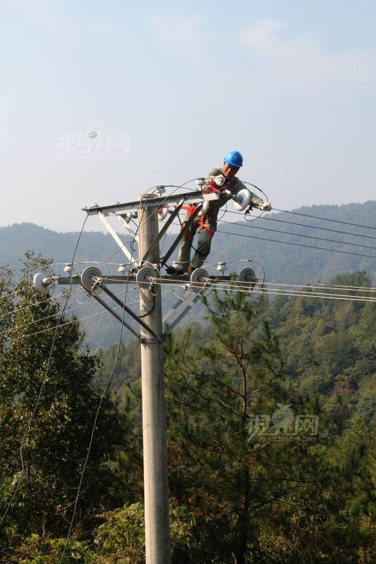596404