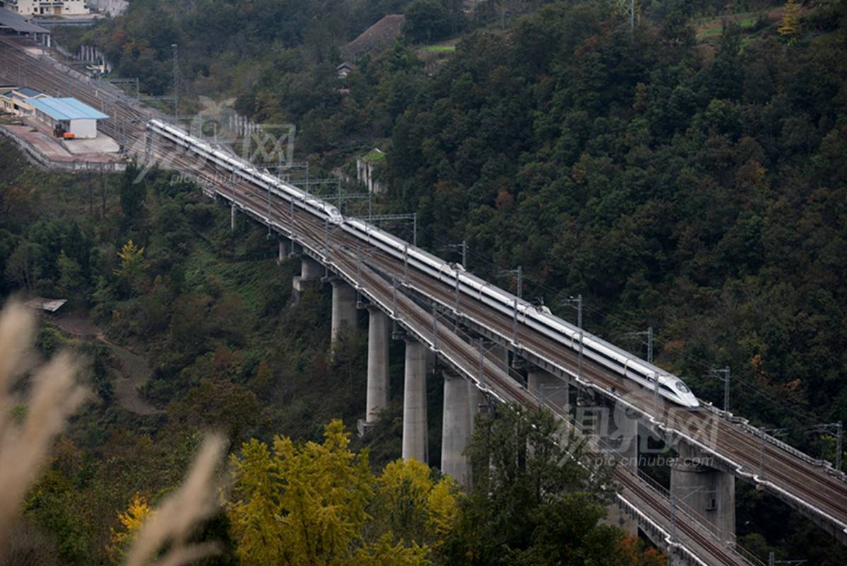 597483