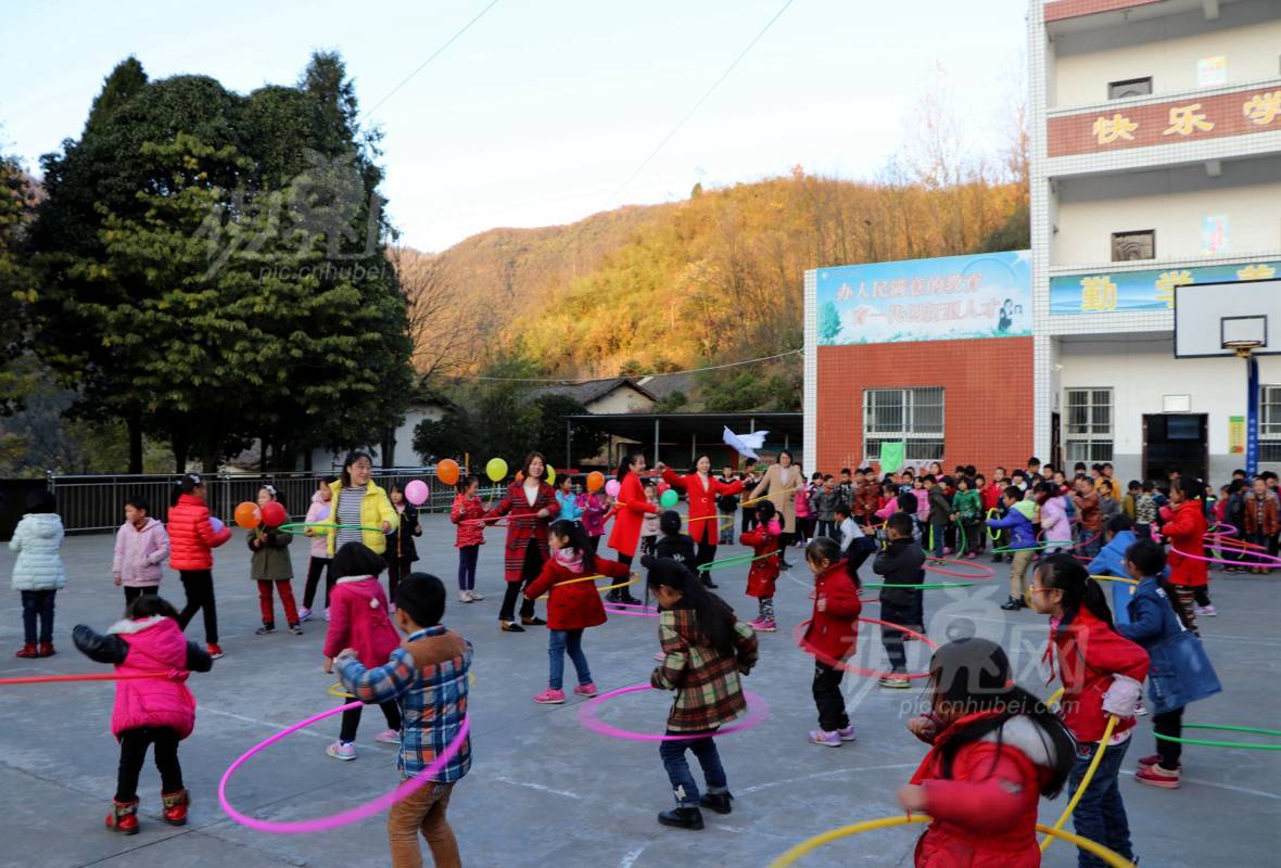 600857