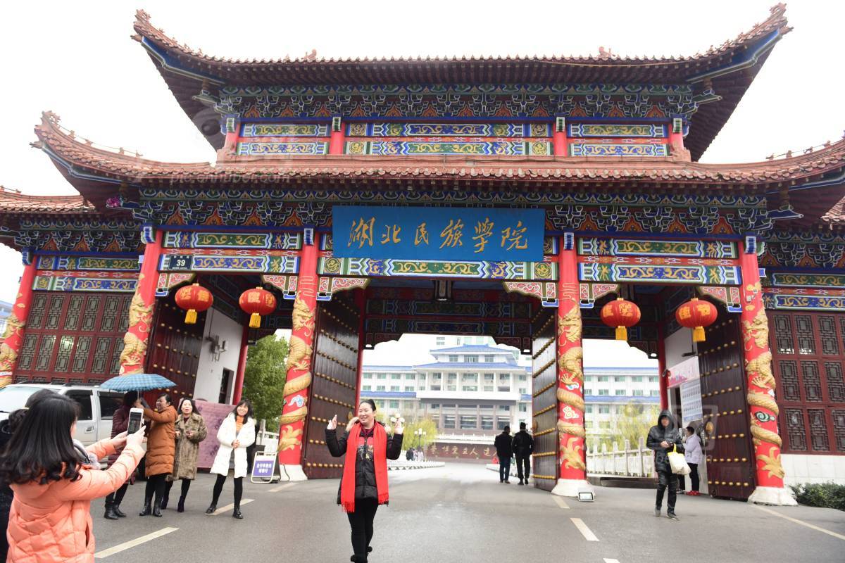 605198