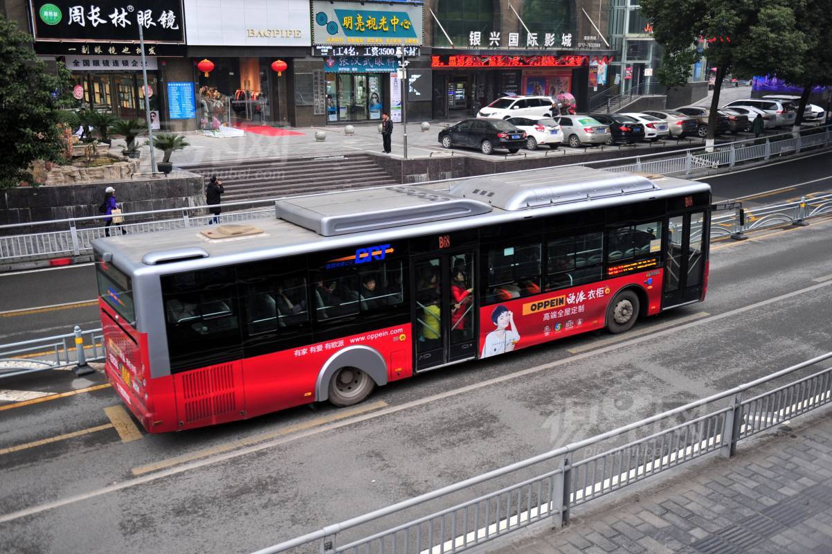 606477