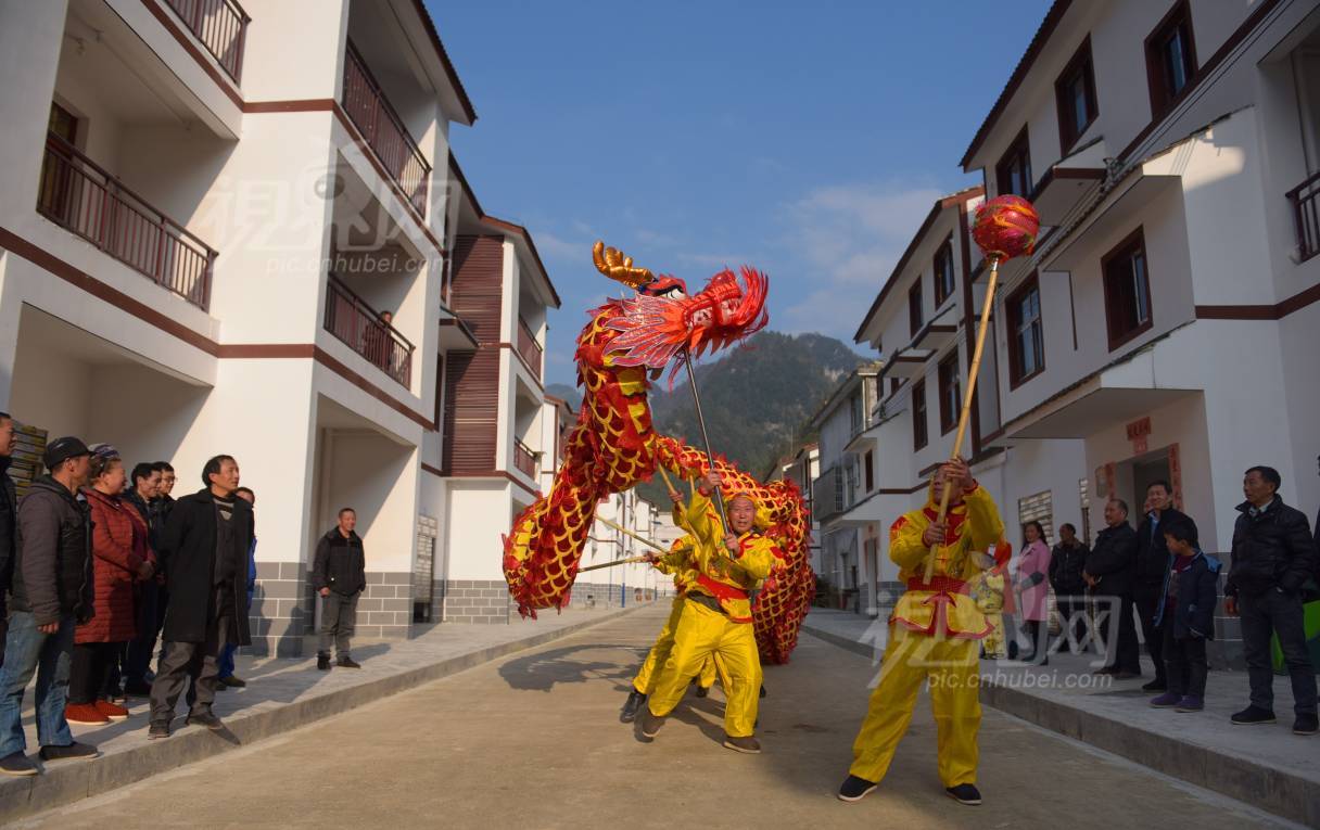 608120
