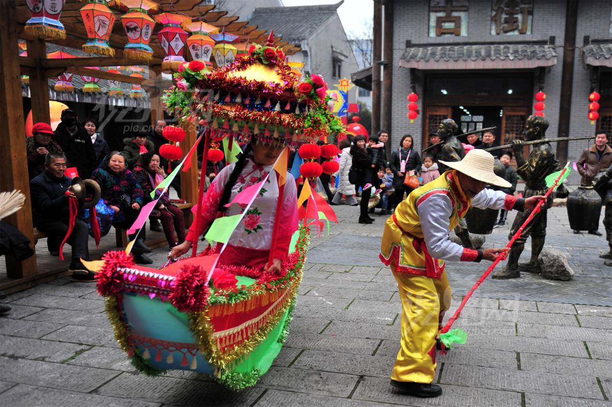 608470