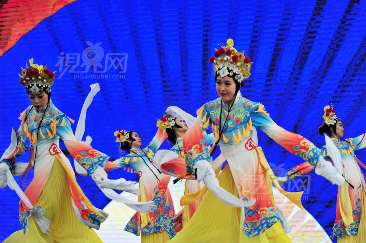 608632