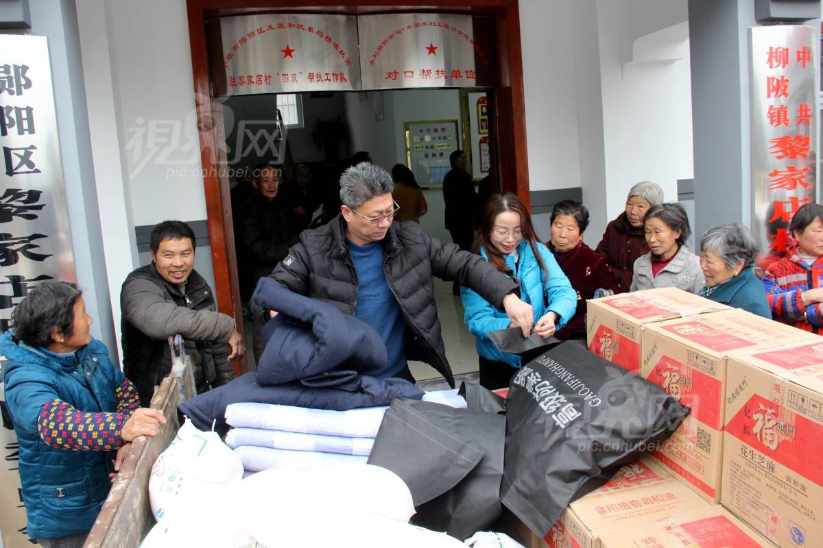 610045