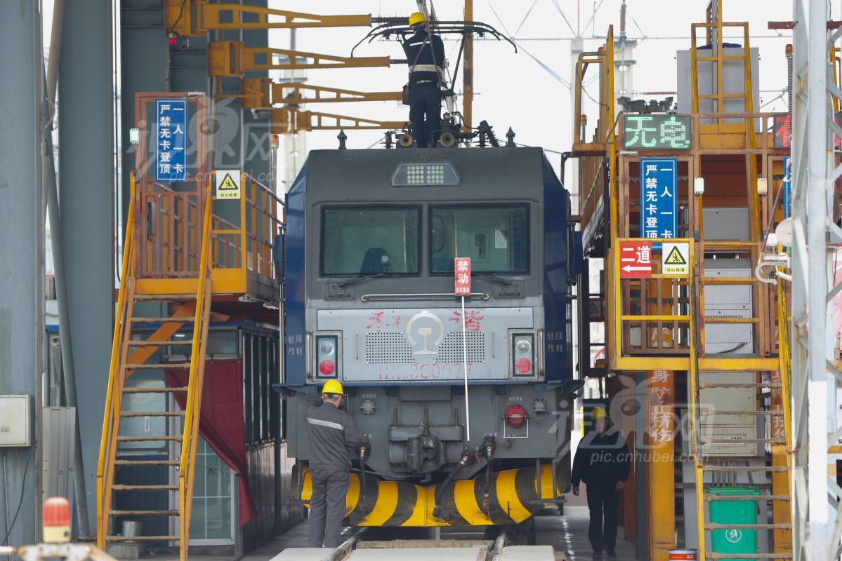 610809