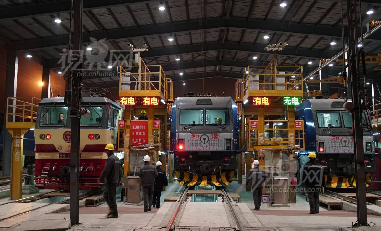 610887