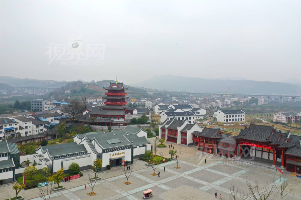 611042