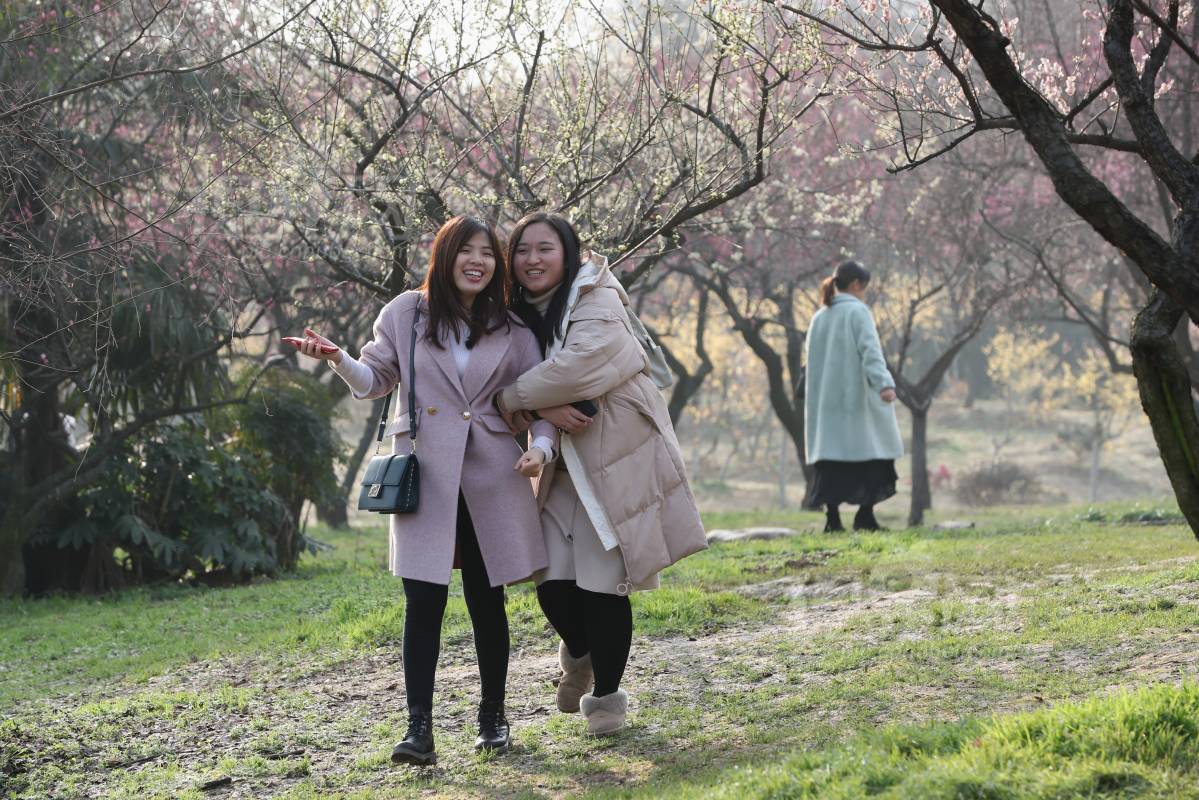 613436