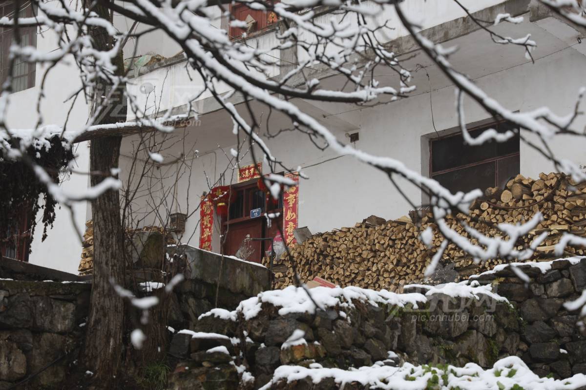 613985