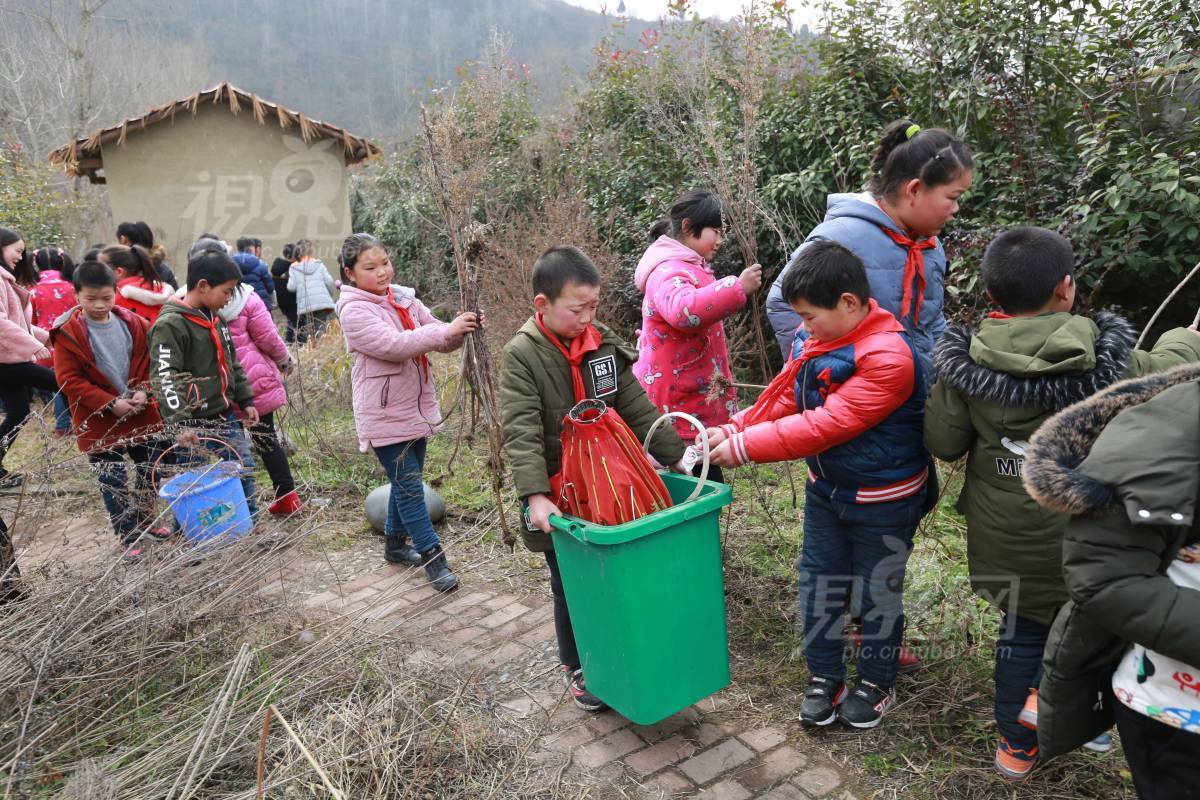 614133