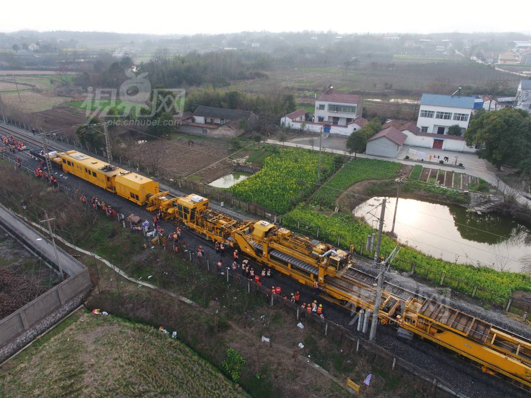 615769