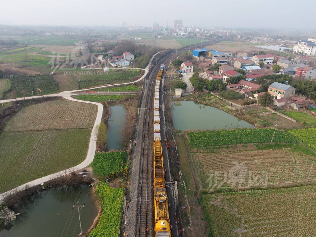 615771