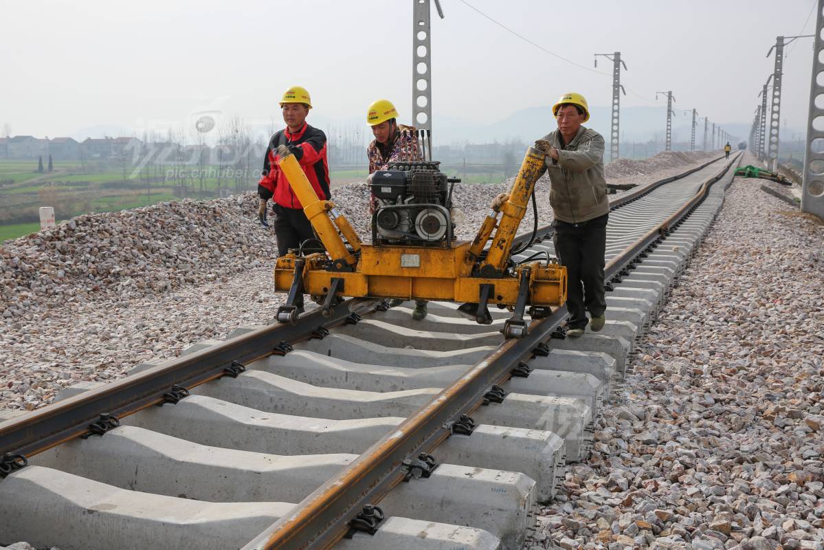 615921
