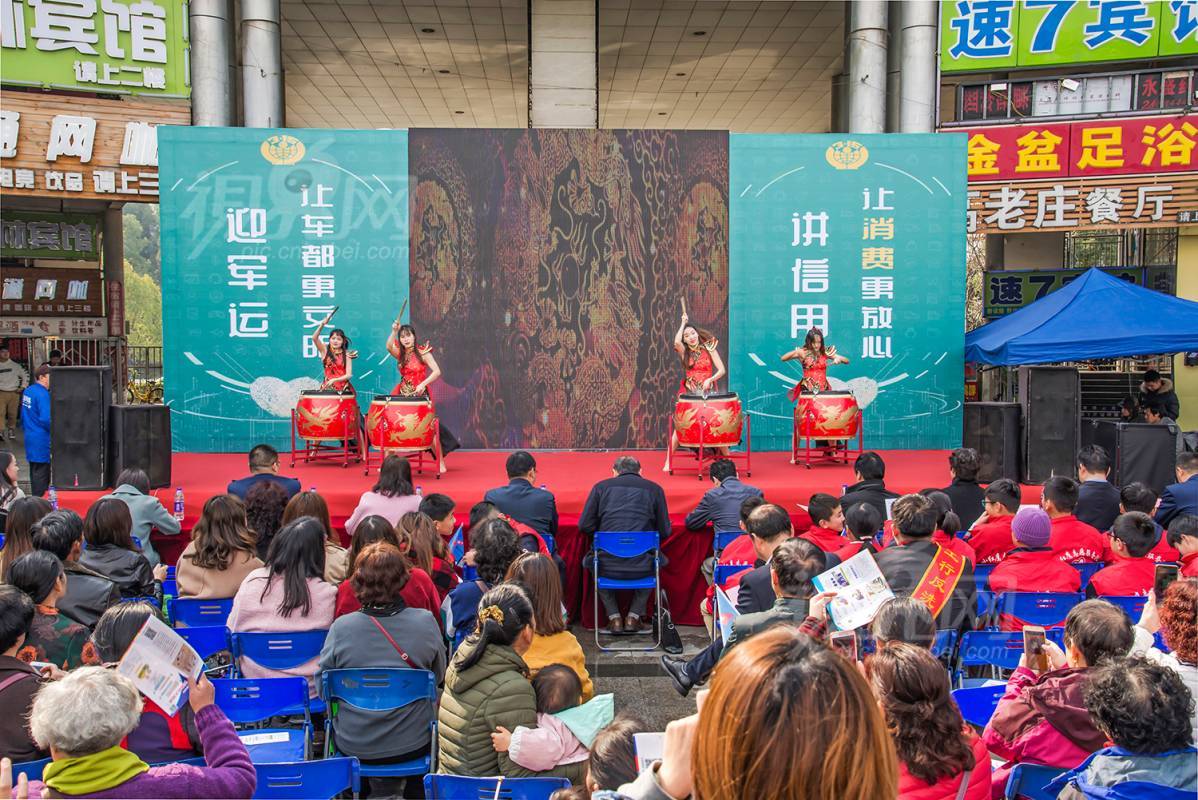 616737