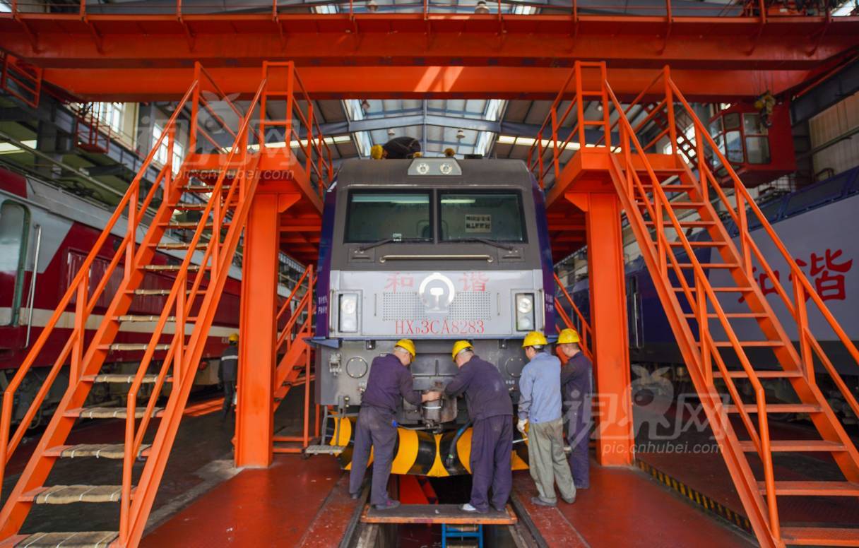 625051