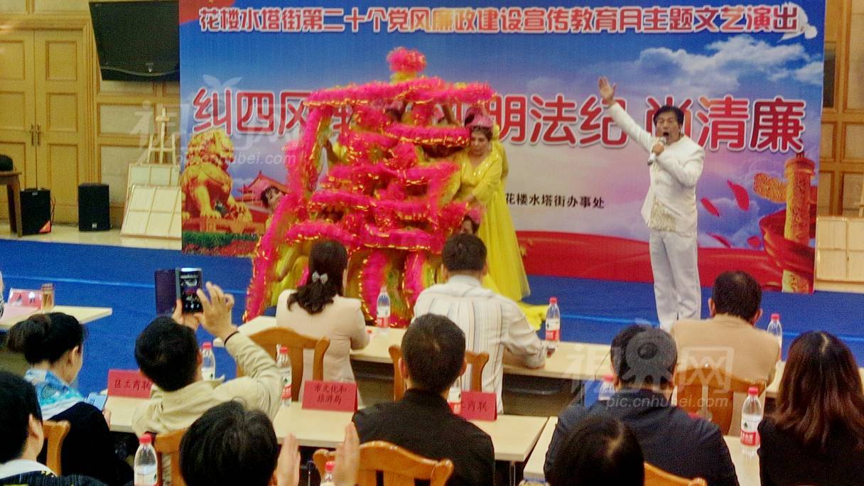 628212