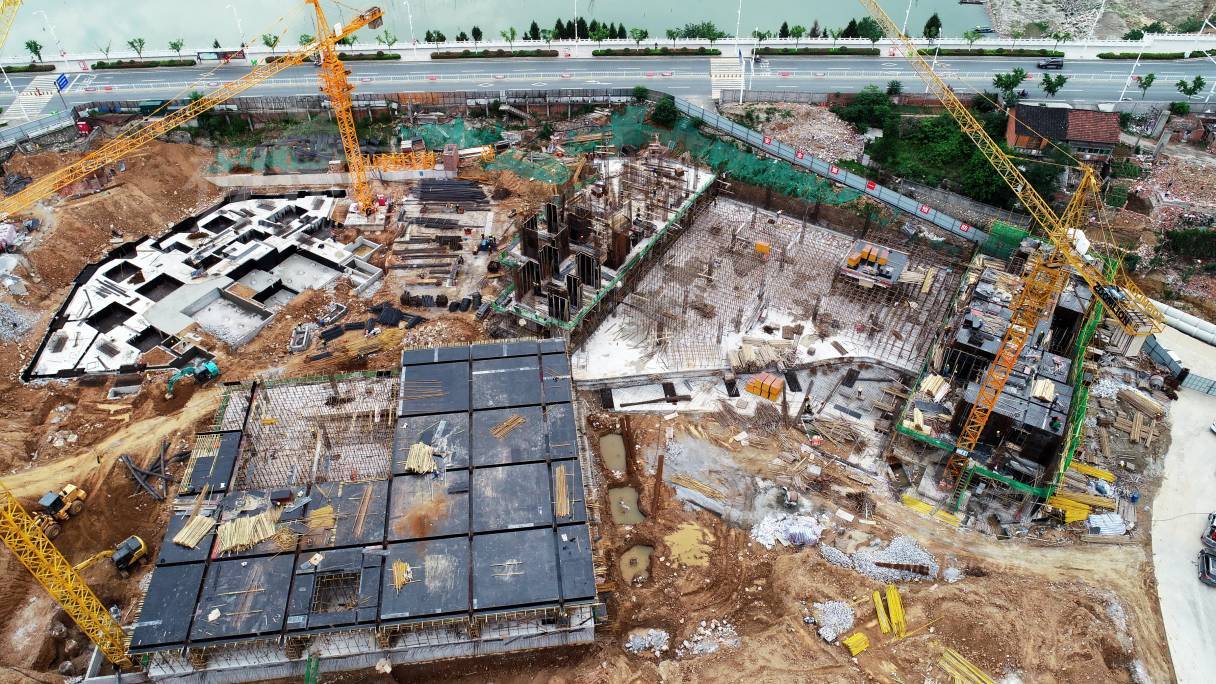 629835