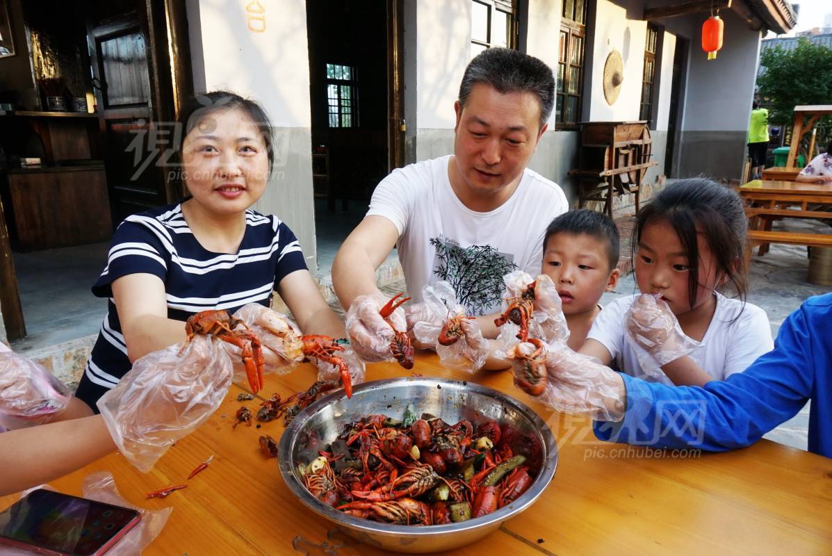 631749