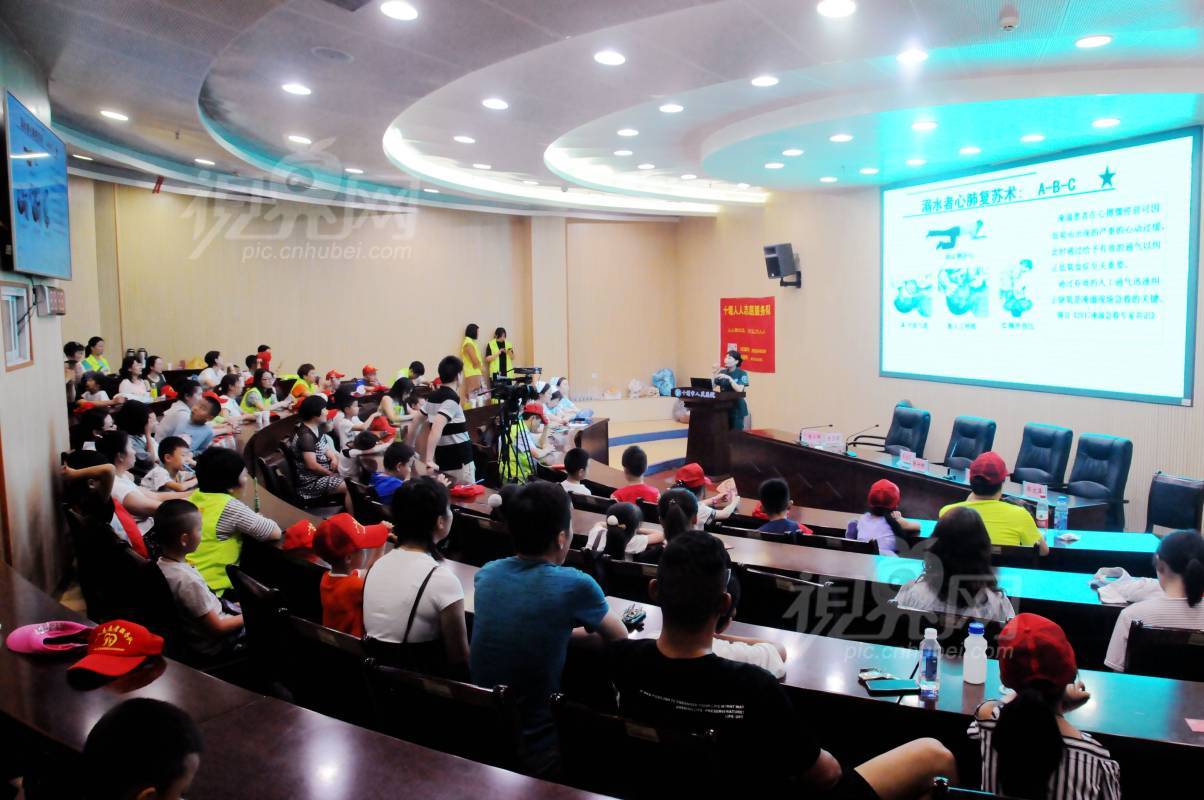 631885