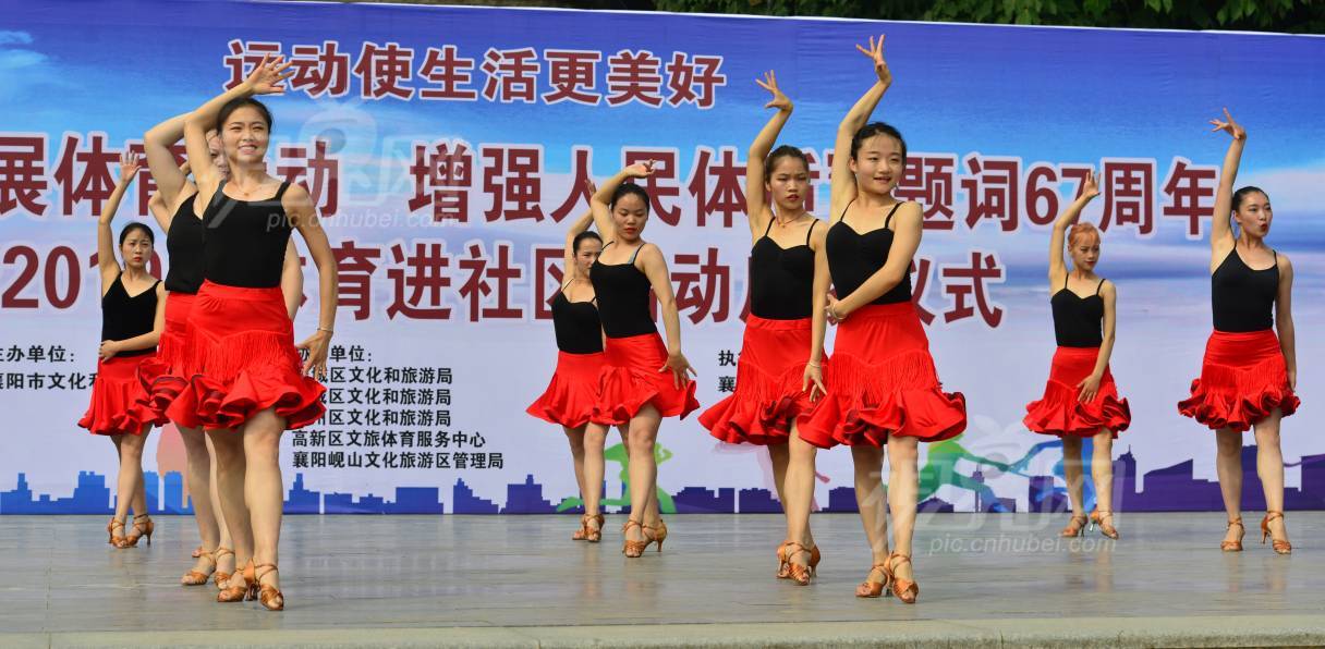 631982