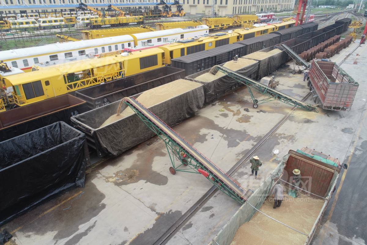 633072
