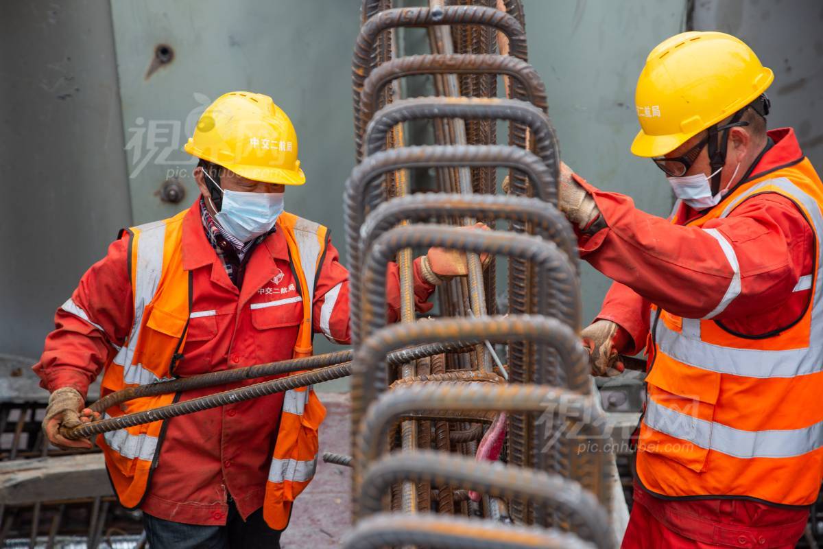 669825
