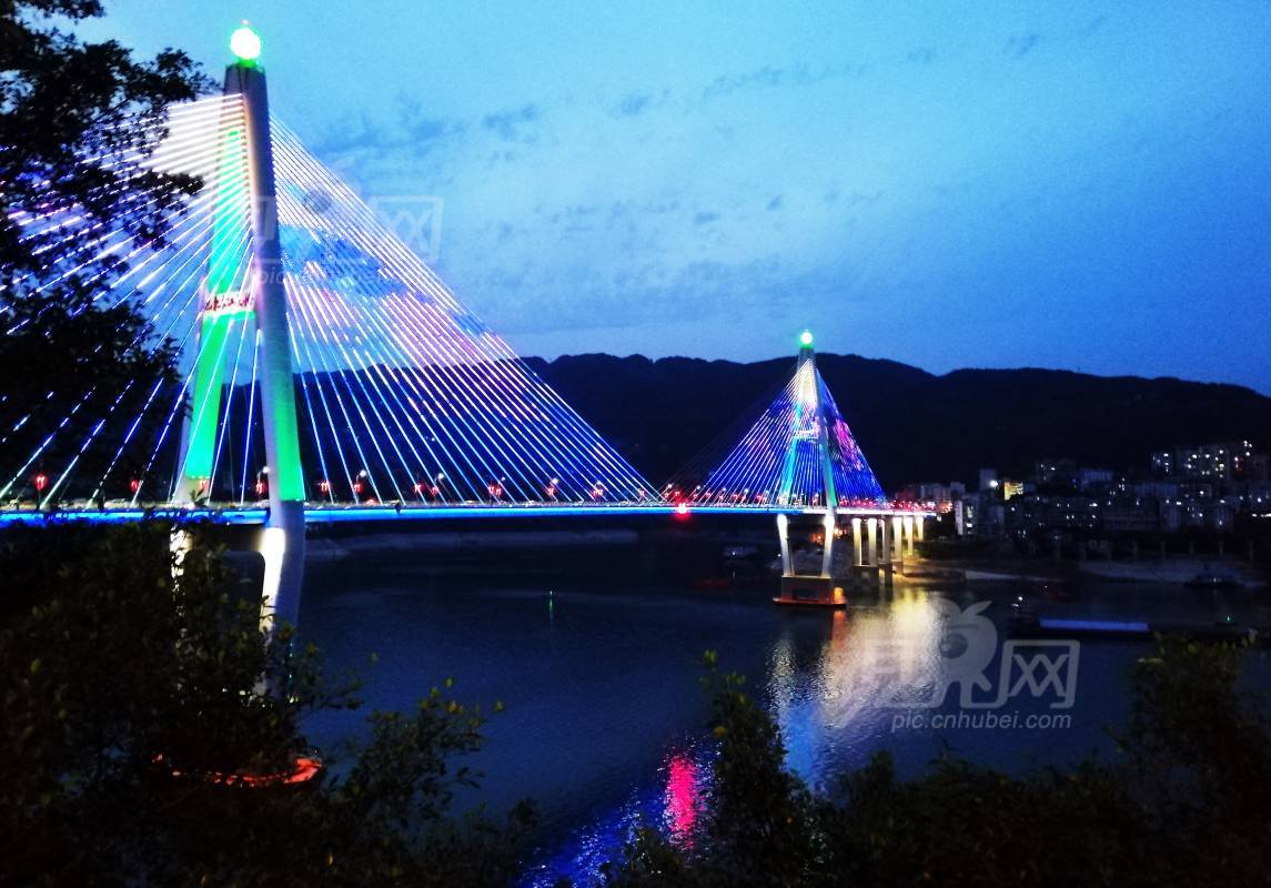 671744