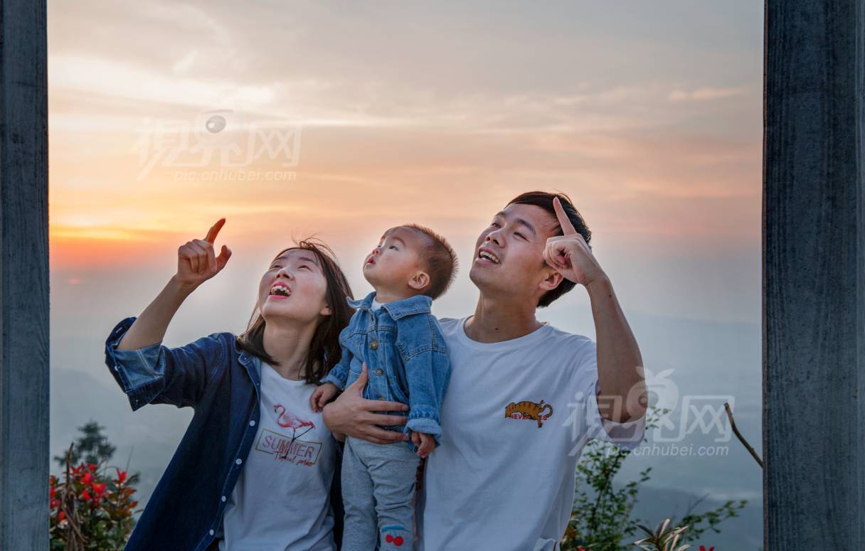 676922