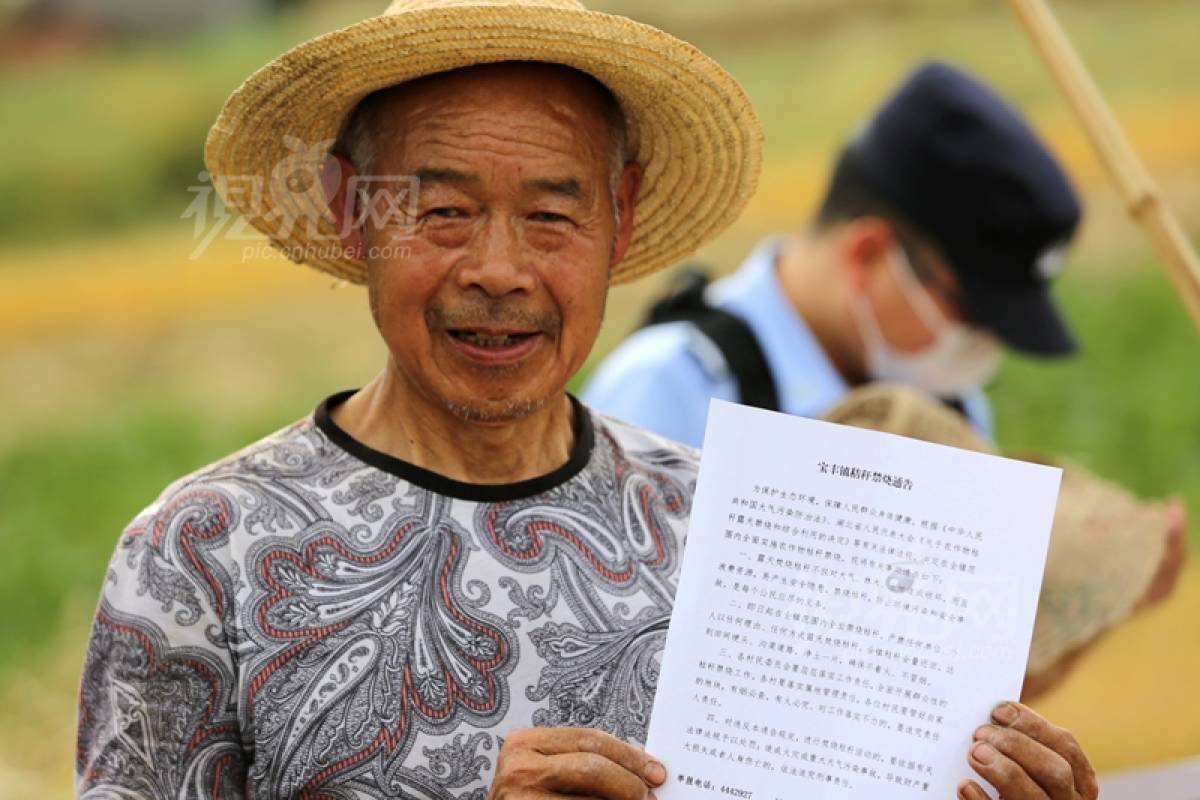 676971