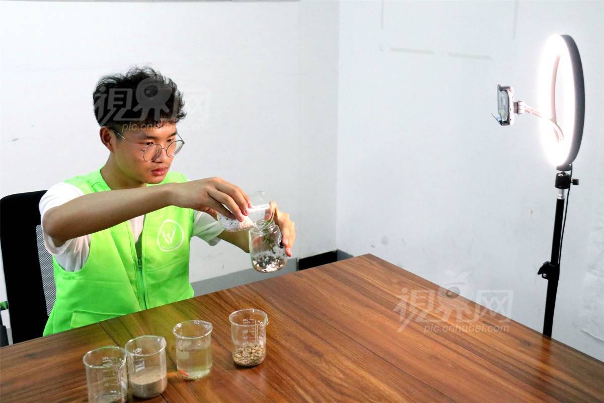 678842