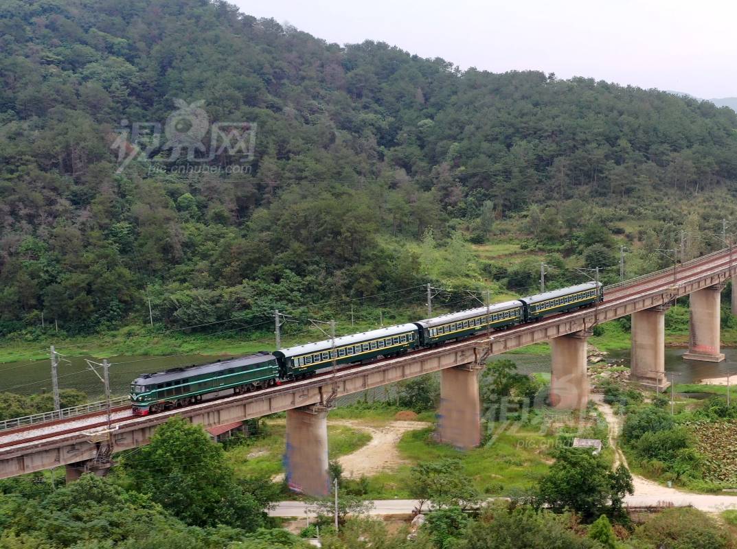 690477