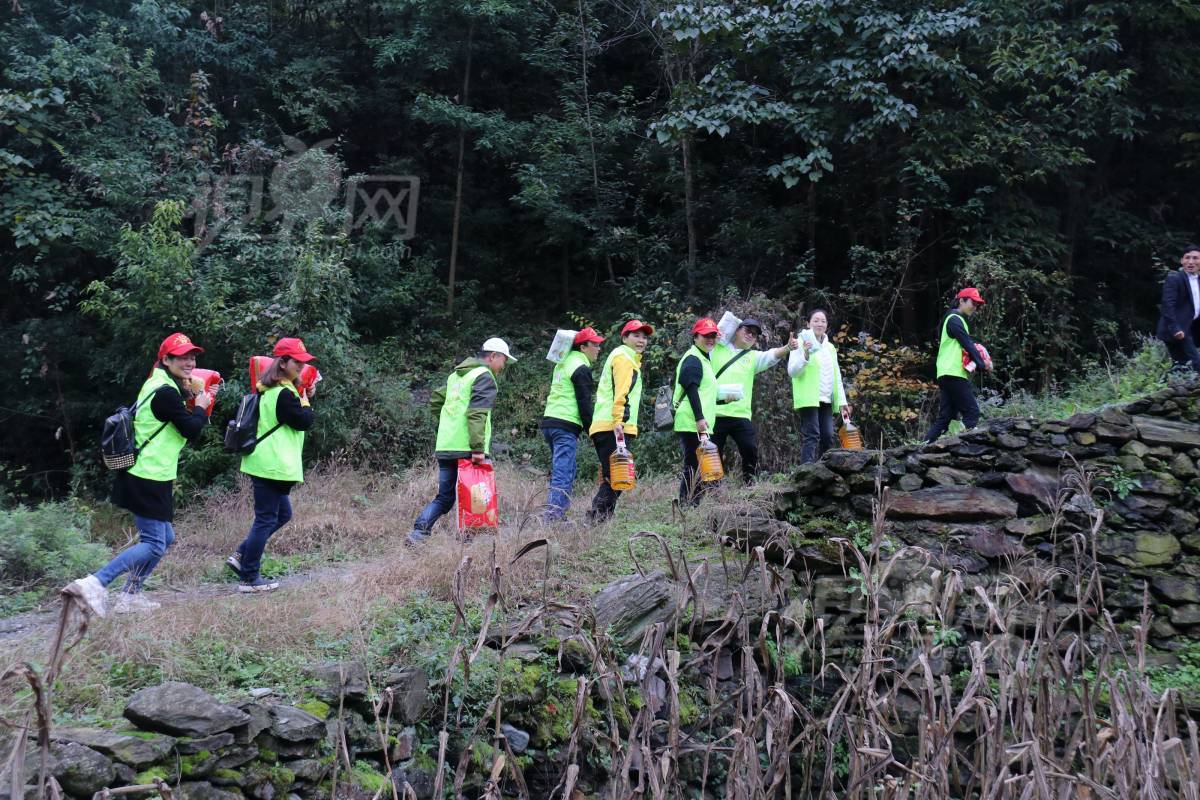 693899