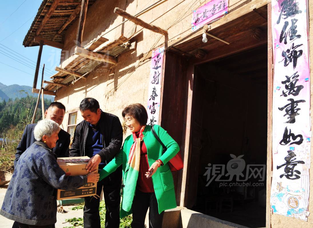 696864