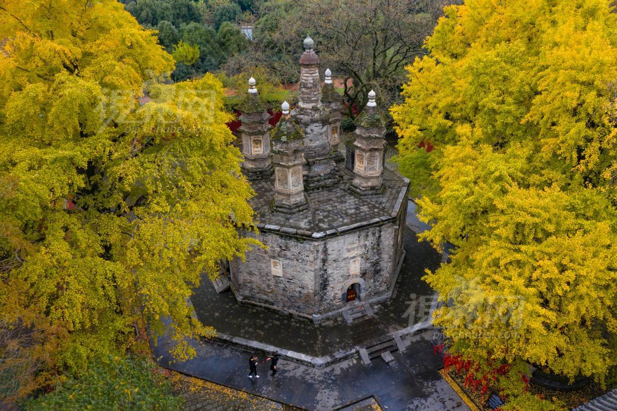 697352