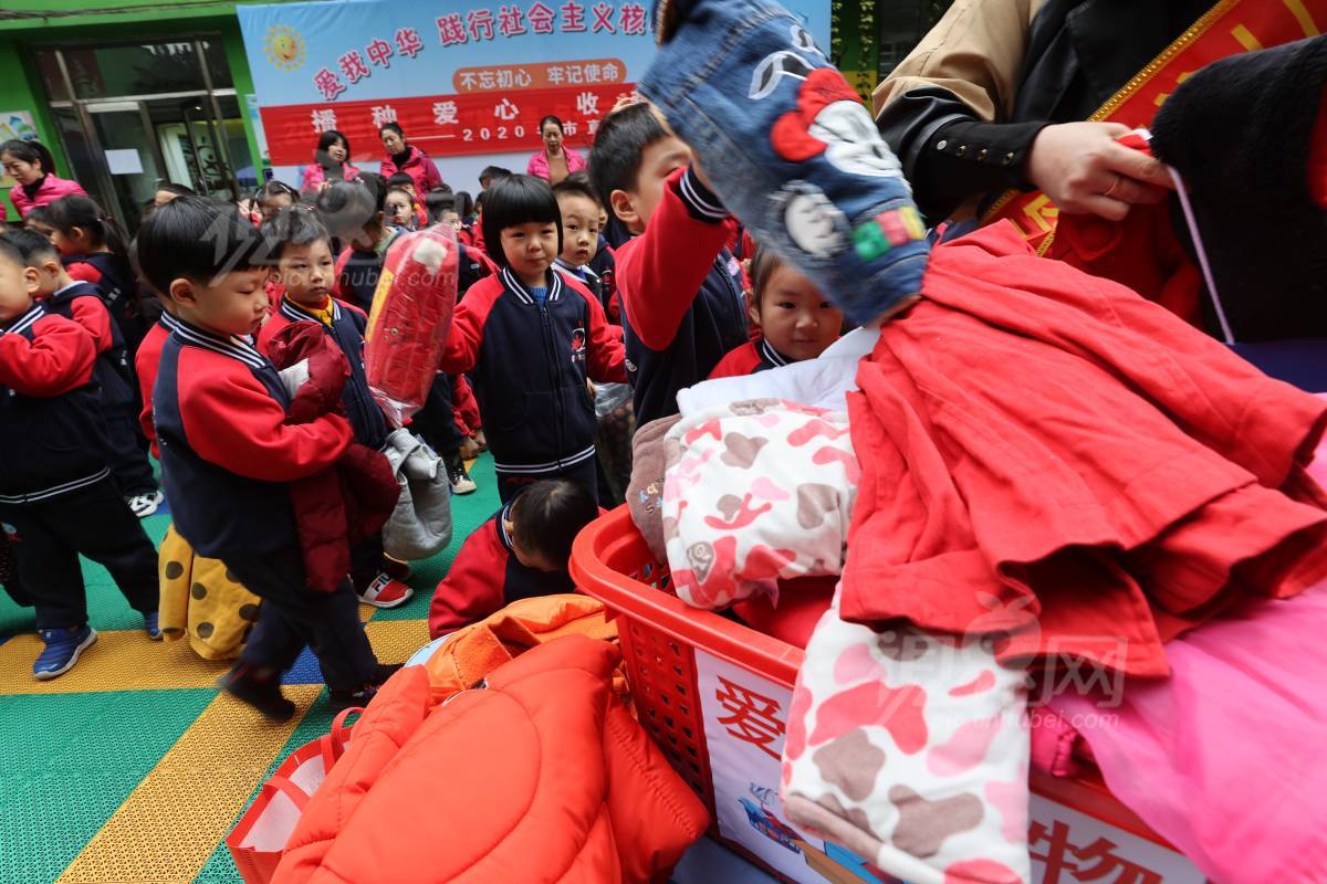 697373