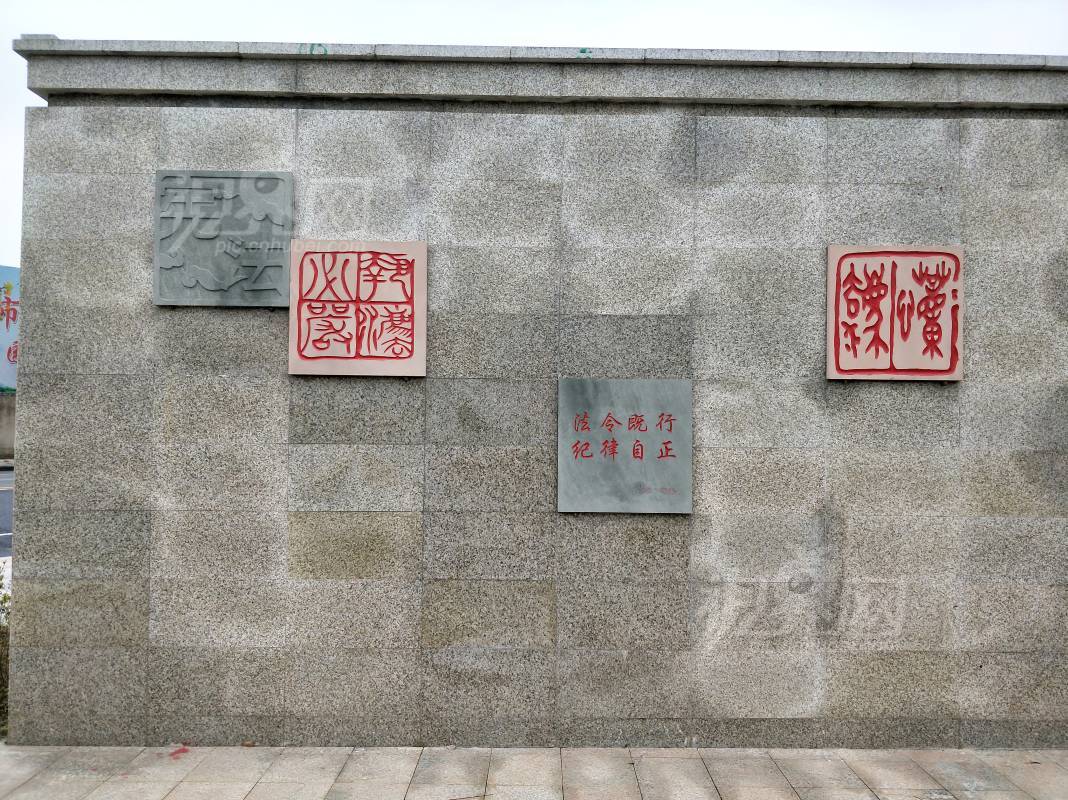 698884