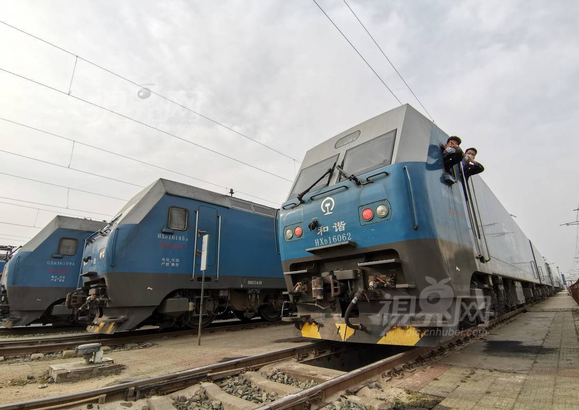 706903